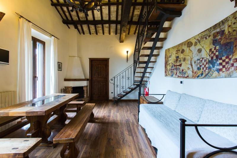 Caratteristico appartamento in palazzetto medievale